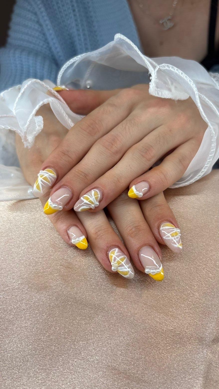 Yellow Art Nageldesign von ELounge Beauty